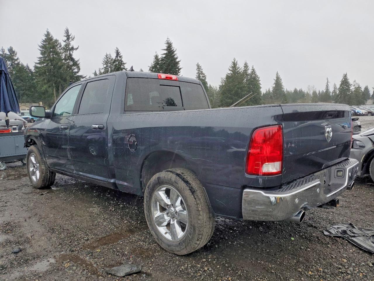 2017 RAM 1500 SLT photo 4