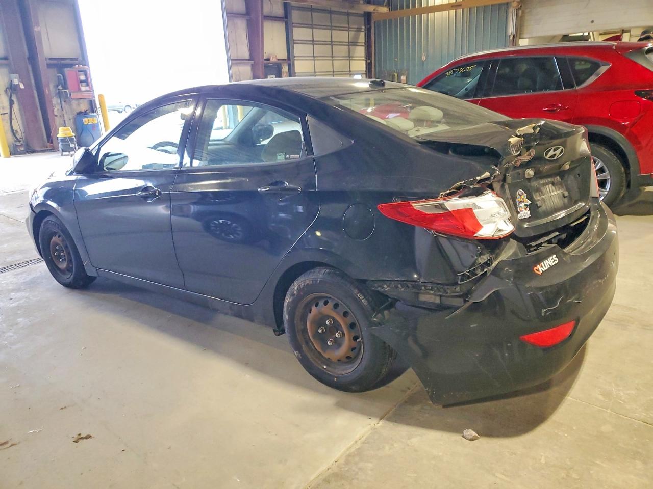 2017 HYUNDAI ACCENT SE photo 2