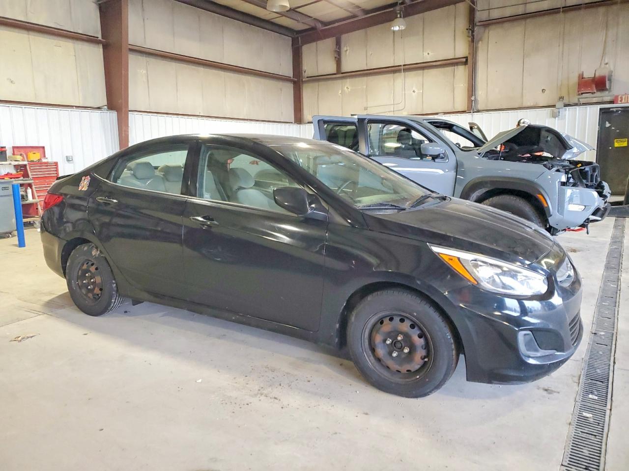 2017 HYUNDAI ACCENT SE photo 4