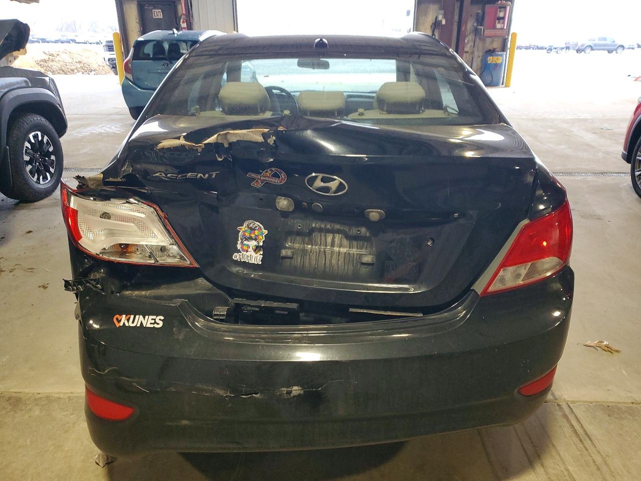 2017 HYUNDAI ACCENT SE photo 6