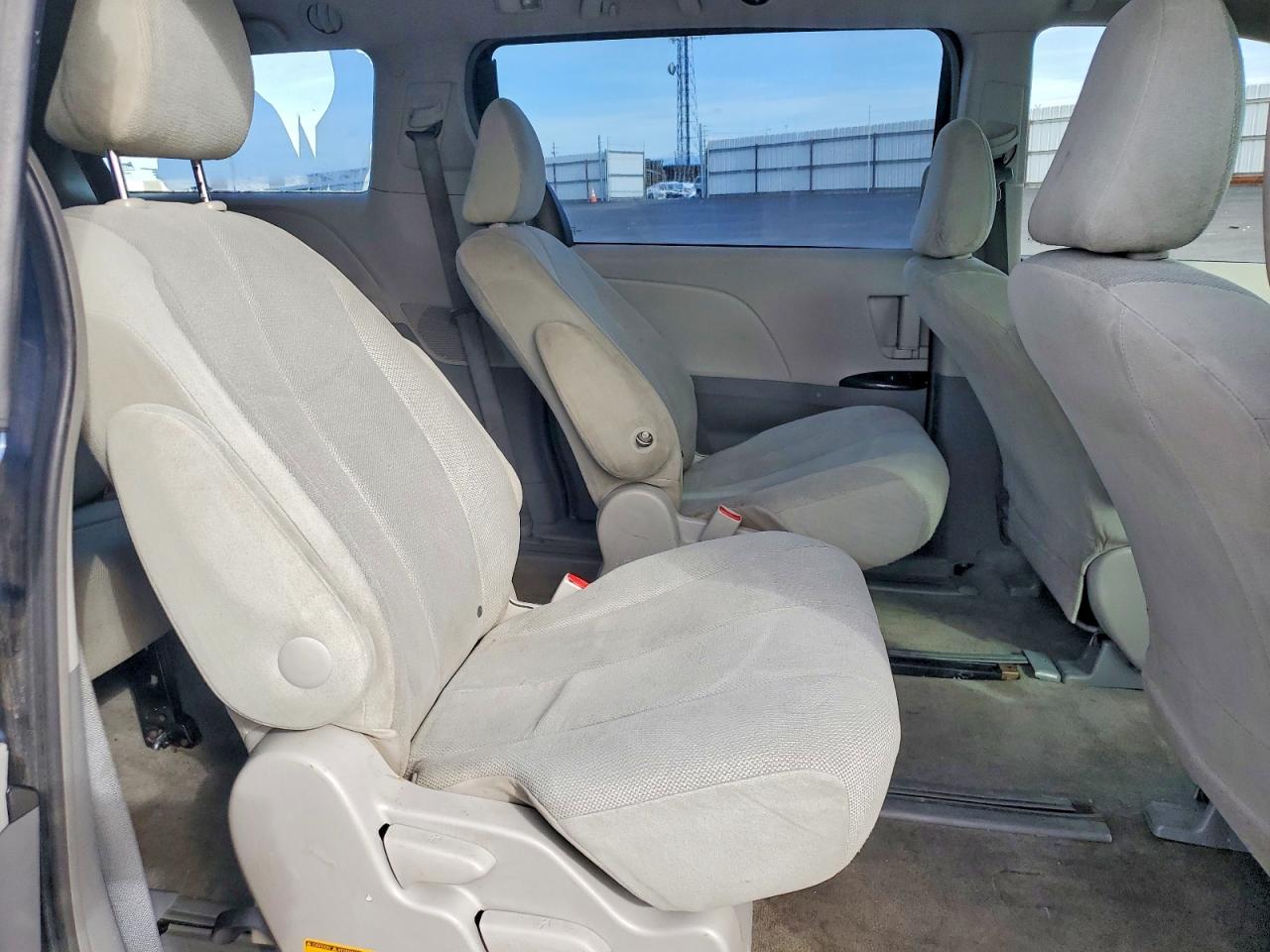 2014 TOYOTA SIENNA photo 11