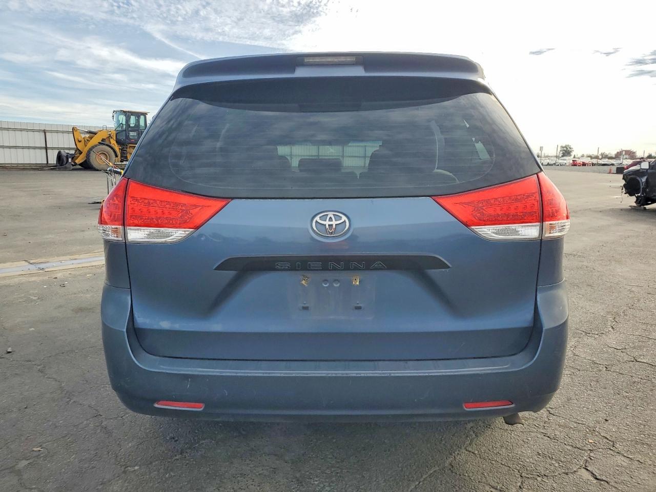 2014 TOYOTA SIENNA photo 6