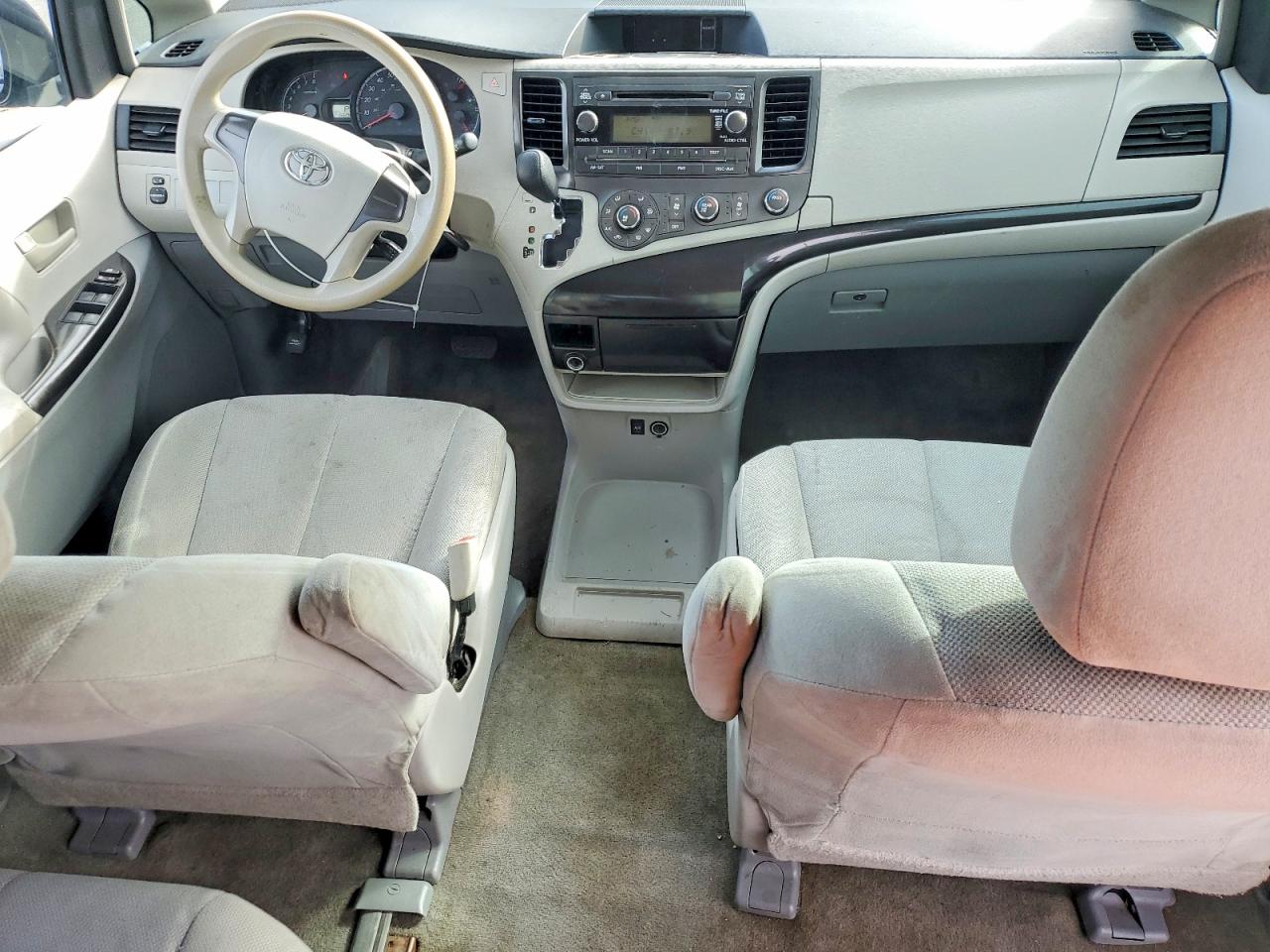 2014 TOYOTA SIENNA photo 8