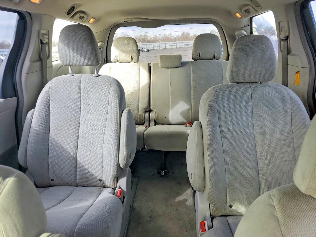 2014 TOYOTA SIENNA photo 10