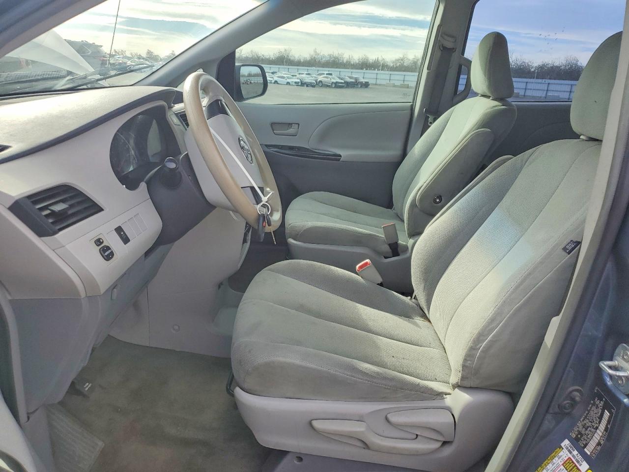 2014 TOYOTA SIENNA photo 7
