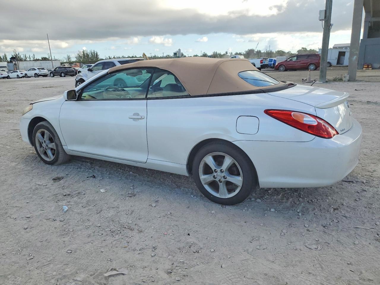 2006 TOYOTA CAMRY SOLARA SE photo 2
