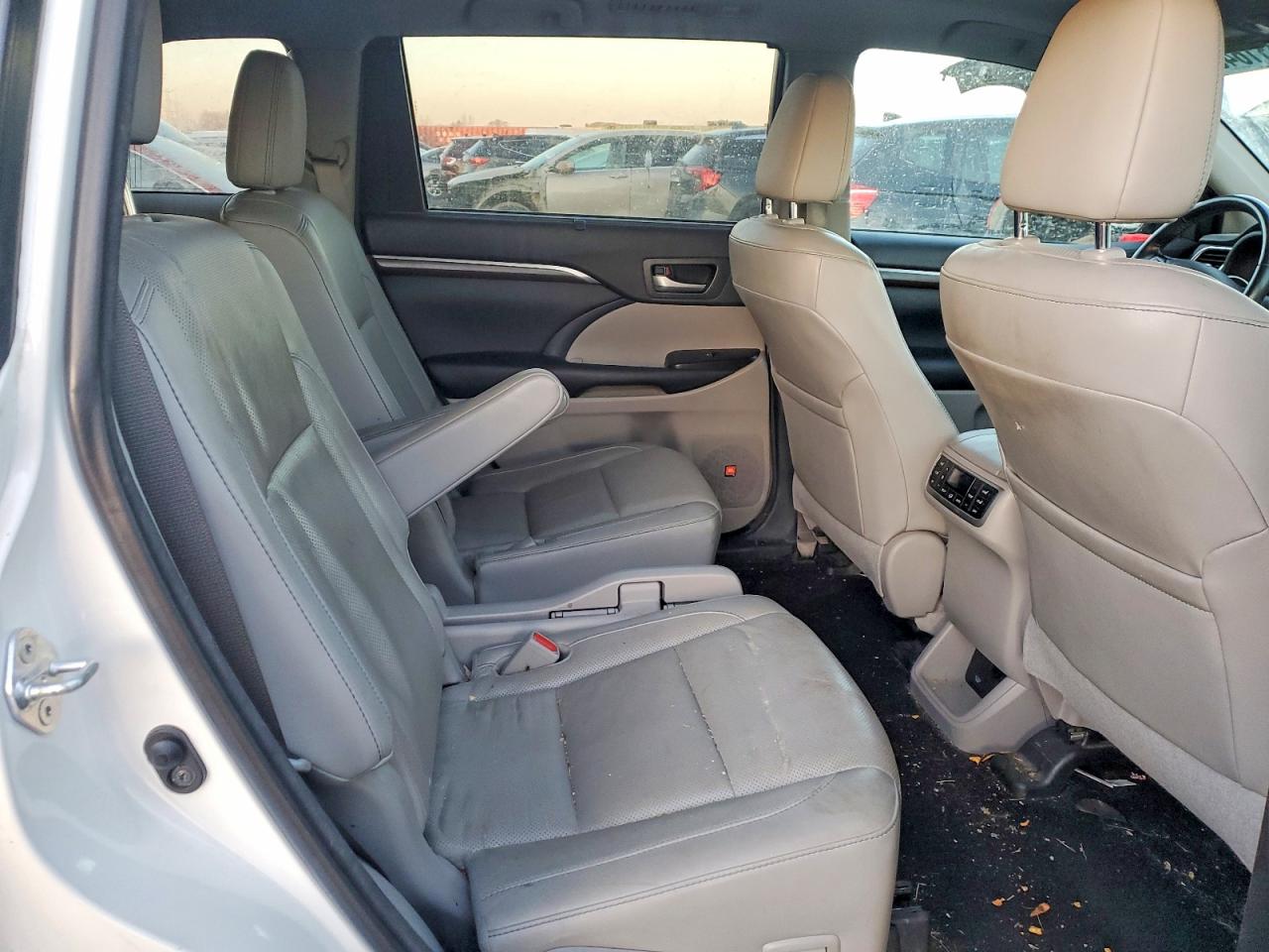 2016 TOYOTA HIGHLANDER LIMITED photo 11