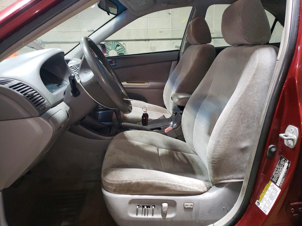 2004 TOYOTA CAMRY LE photo 7