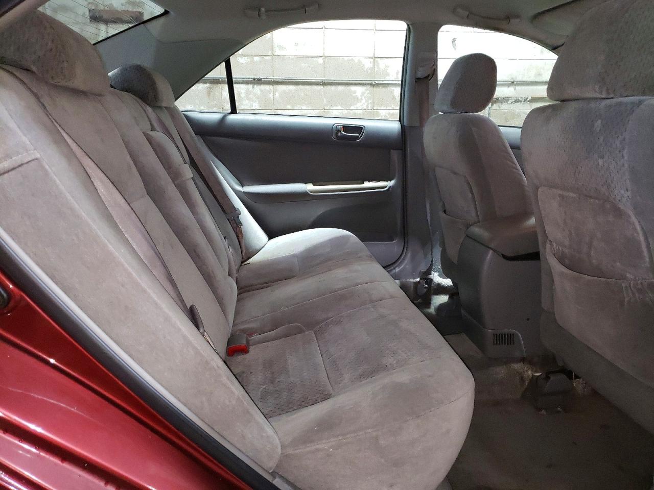 2004 TOYOTA CAMRY LE photo 10
