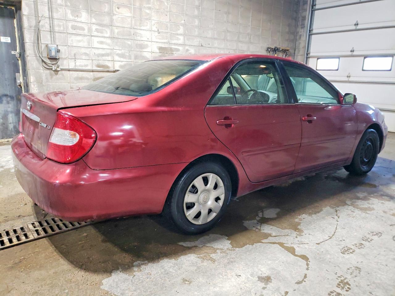 2004 TOYOTA CAMRY LE photo 3
