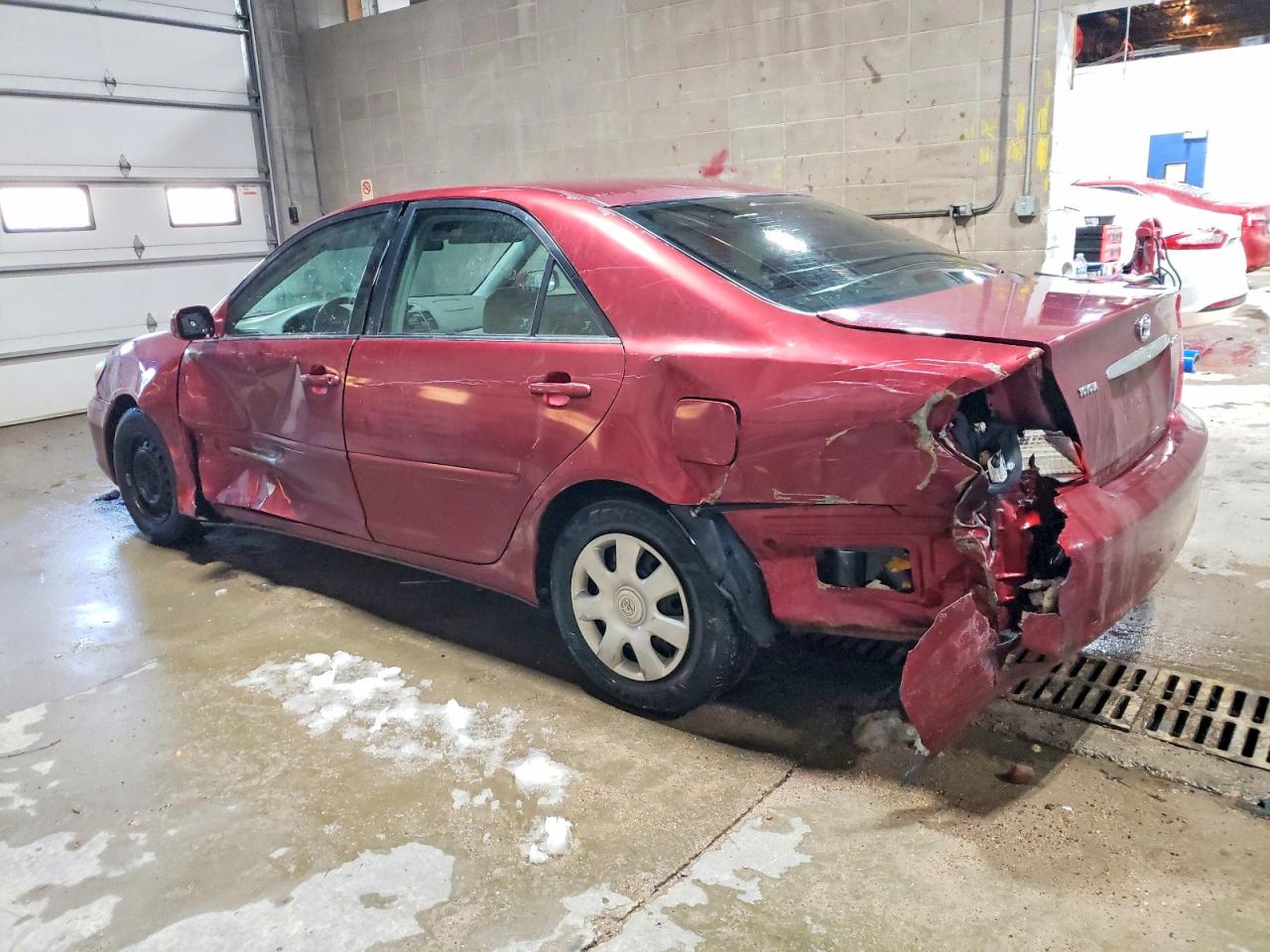 2004 TOYOTA CAMRY LE photo 2