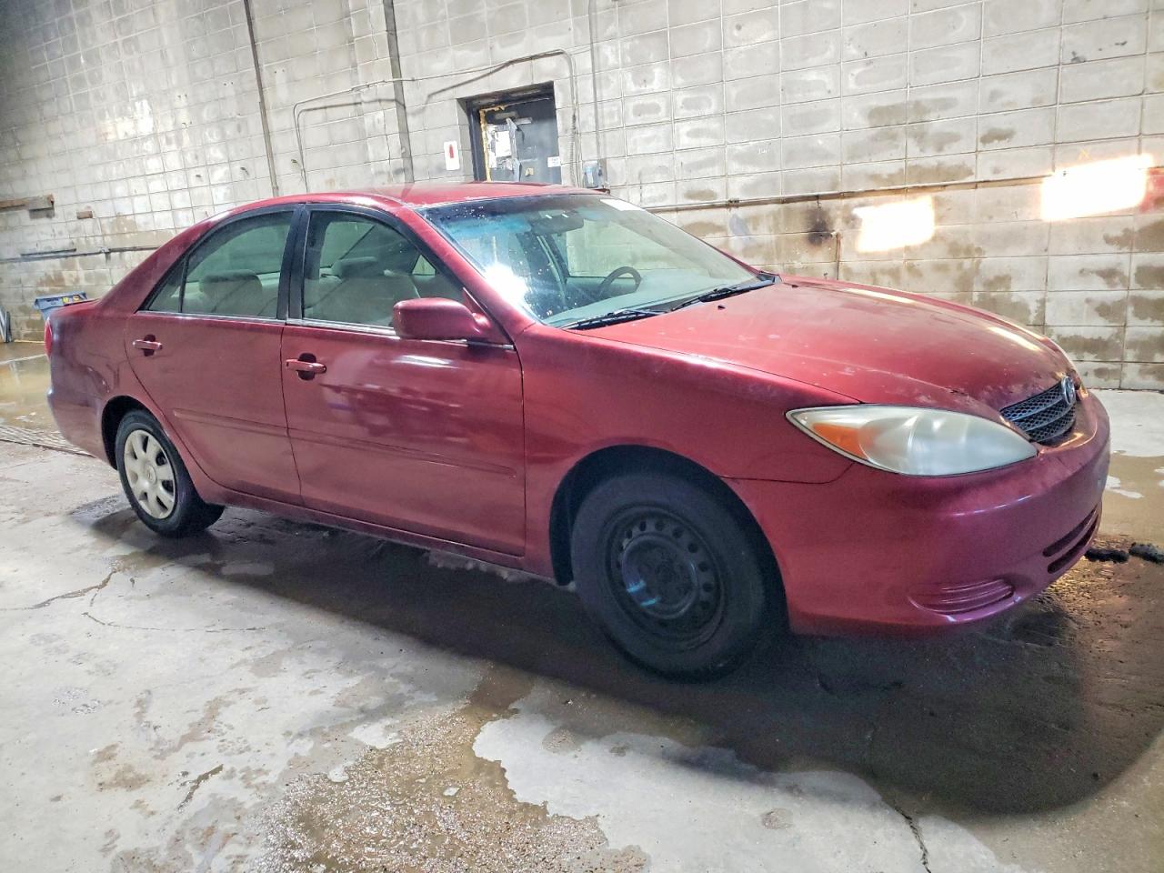 2004 TOYOTA CAMRY LE photo 4
