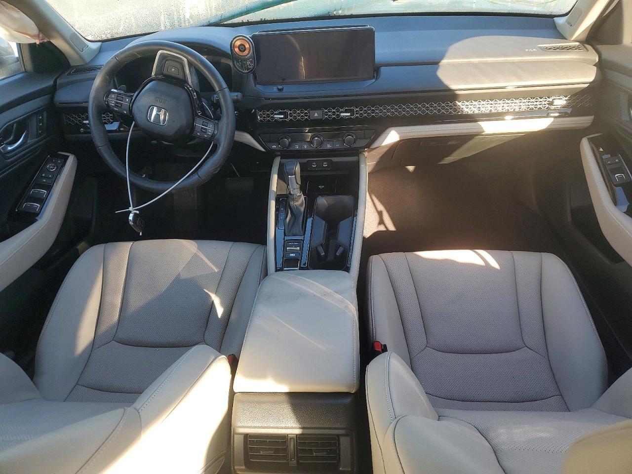 2025 HONDA ACCORD TOURING HYBRID photo 8