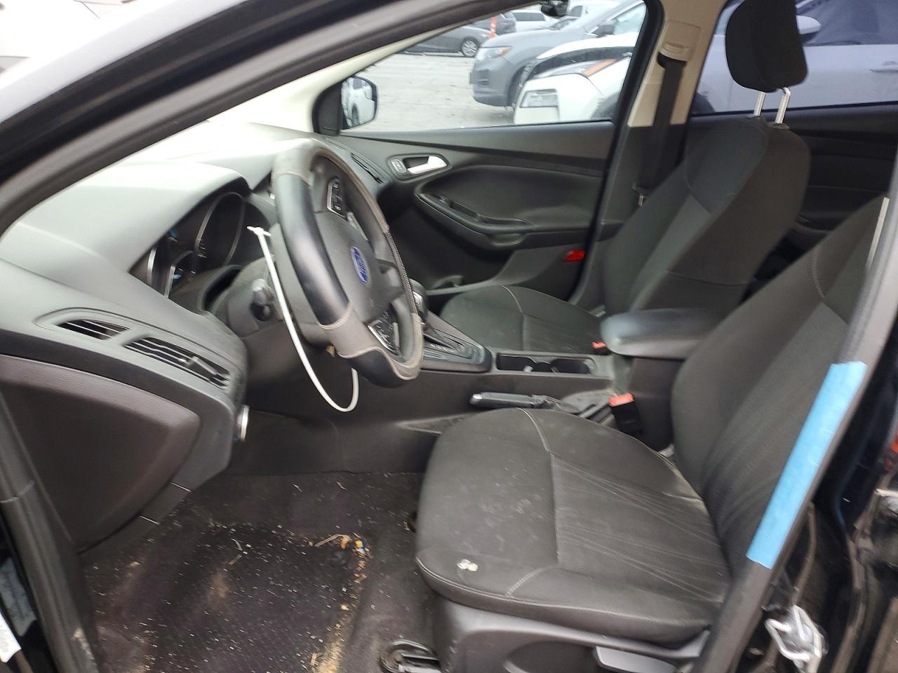 2017 FORD FOCUS SE photo 13