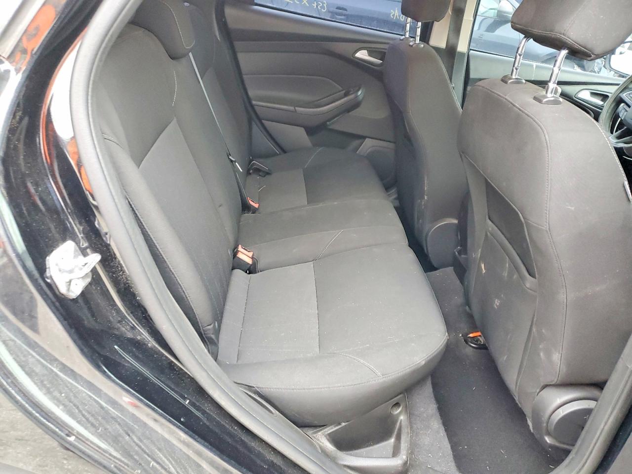 2017 FORD FOCUS SE photo 19