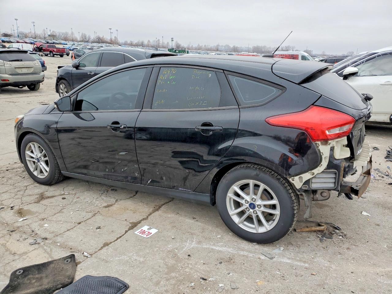 2017 FORD FOCUS SE photo 3
