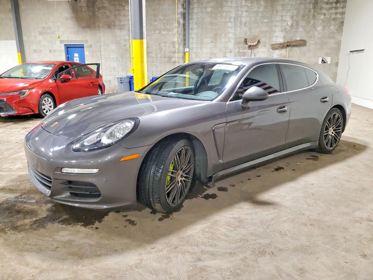 2016 PORSCHE PANAMERA