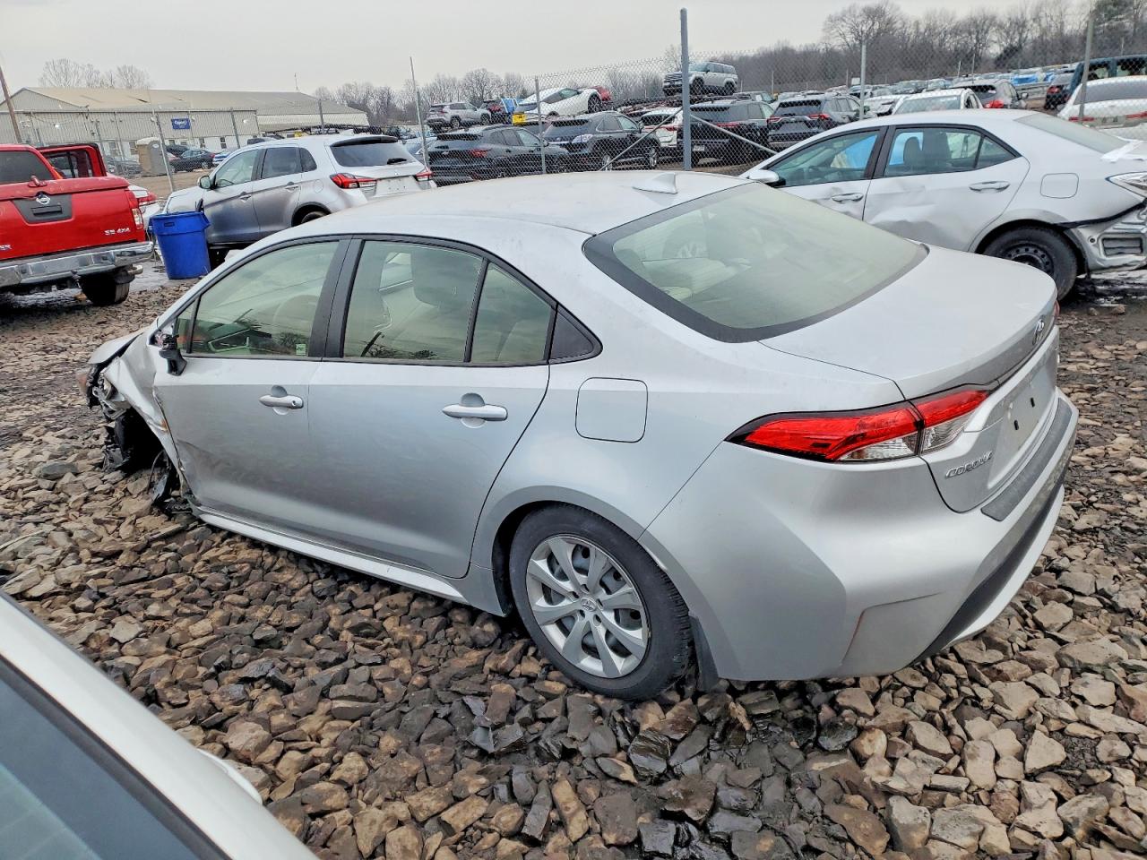 2022 TOYOTA COROLLA LE photo 2