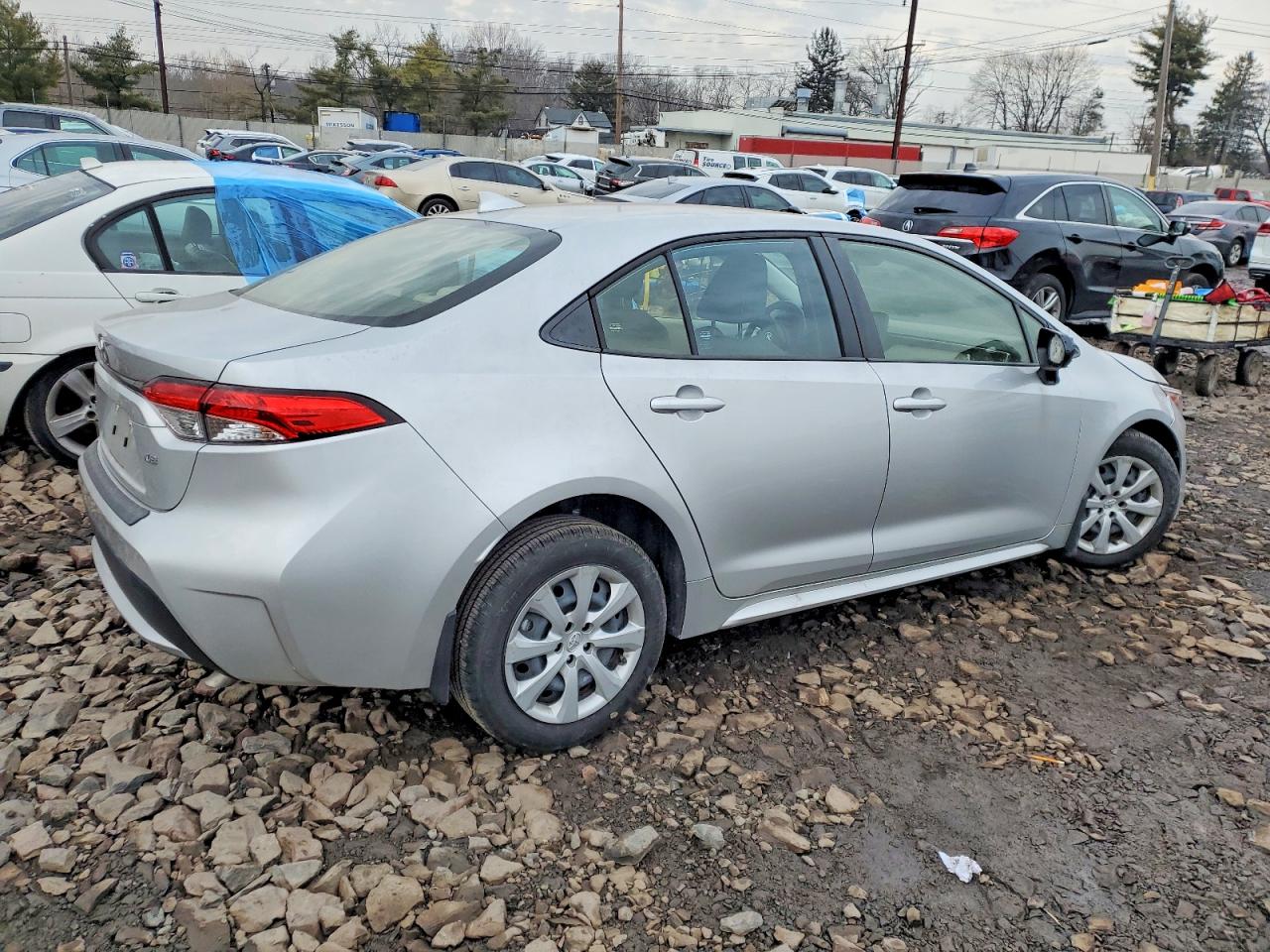 2022 TOYOTA COROLLA LE photo 3