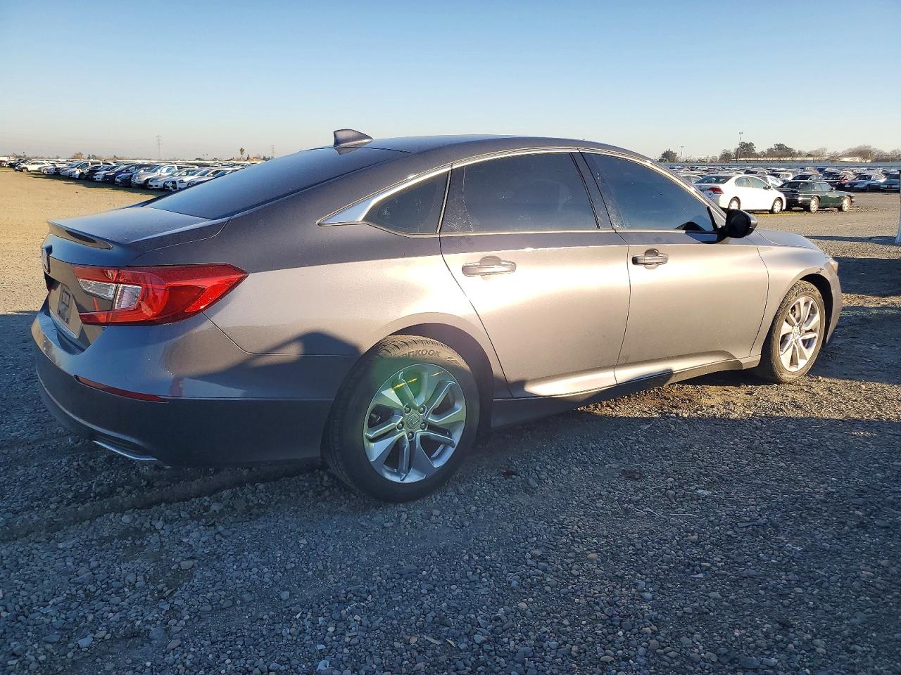 2018 HONDA ACCORD LX photo 3