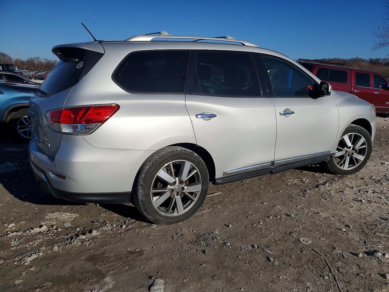 2013 NISSAN PATHFINDER S photo 5