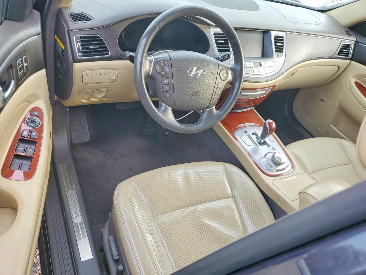 2012 HYUNDAI GENESIS 3.8L photo 8
