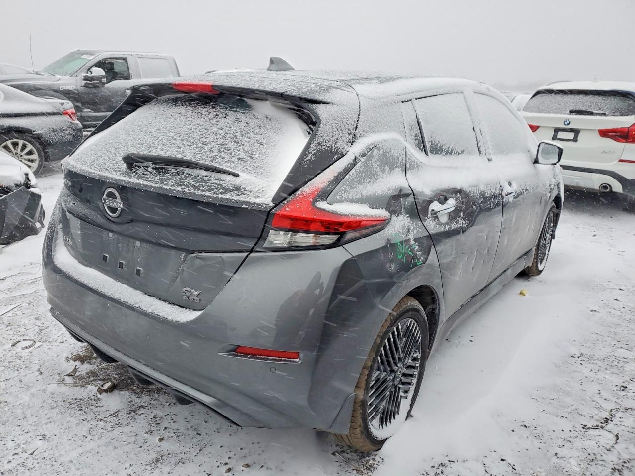 2024 NISSAN LEAF photo 3