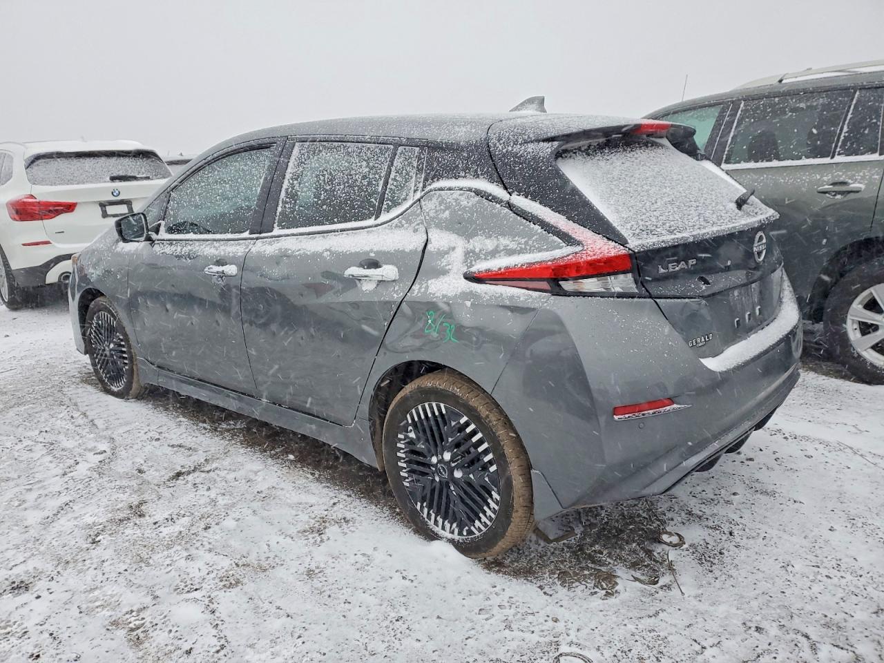 2024 NISSAN LEAF photo 2