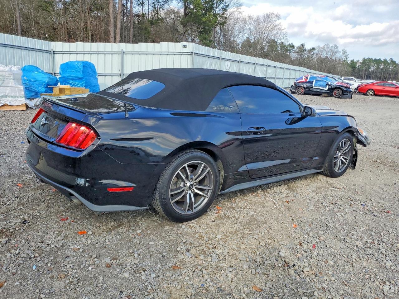 2015 FORD MUSTANG photo 3