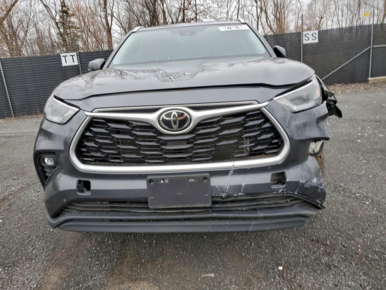 2022 TOYOTA HIGHLANDER XLE photo 5