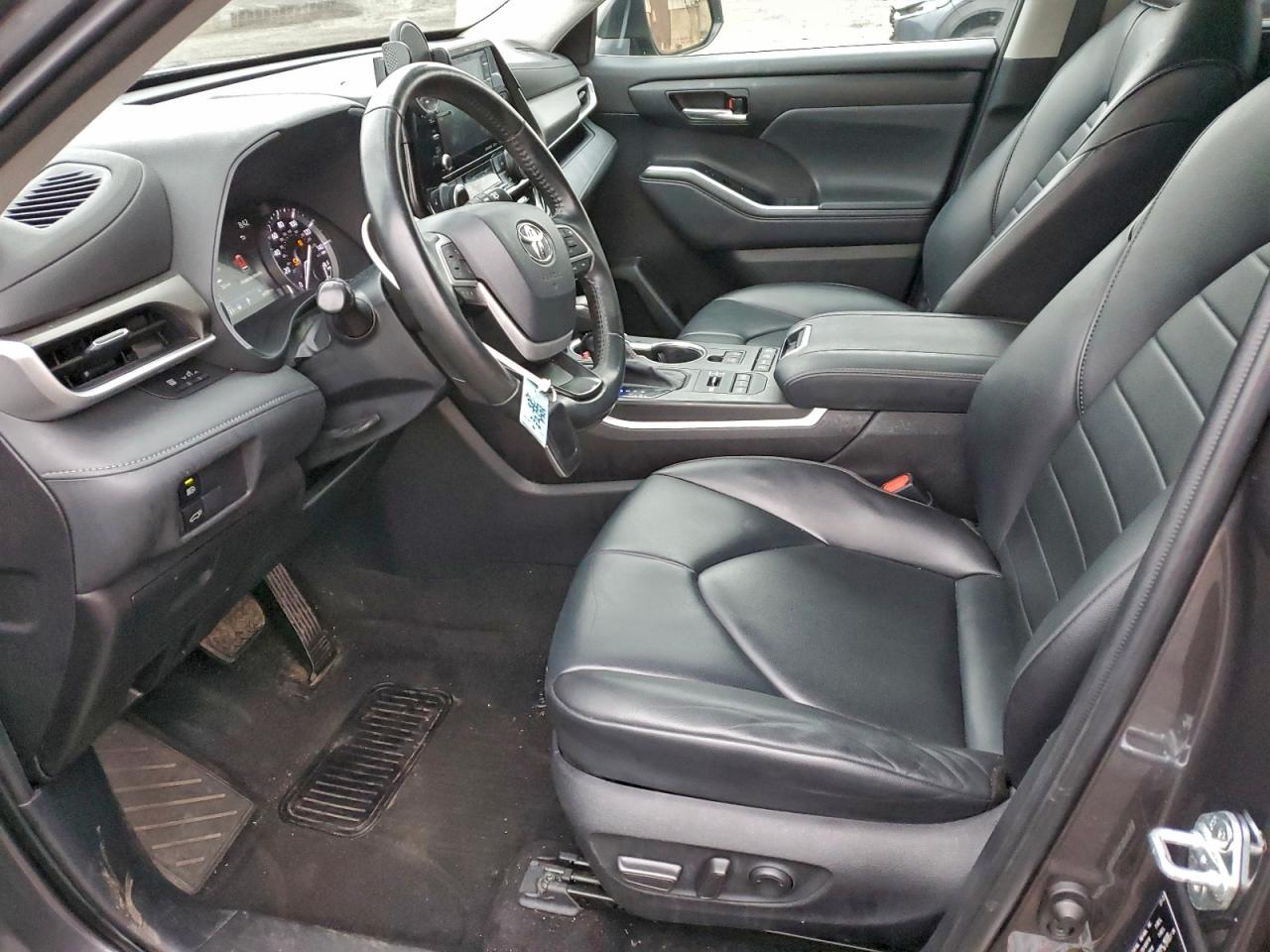 2022 TOYOTA HIGHLANDER XLE photo 7