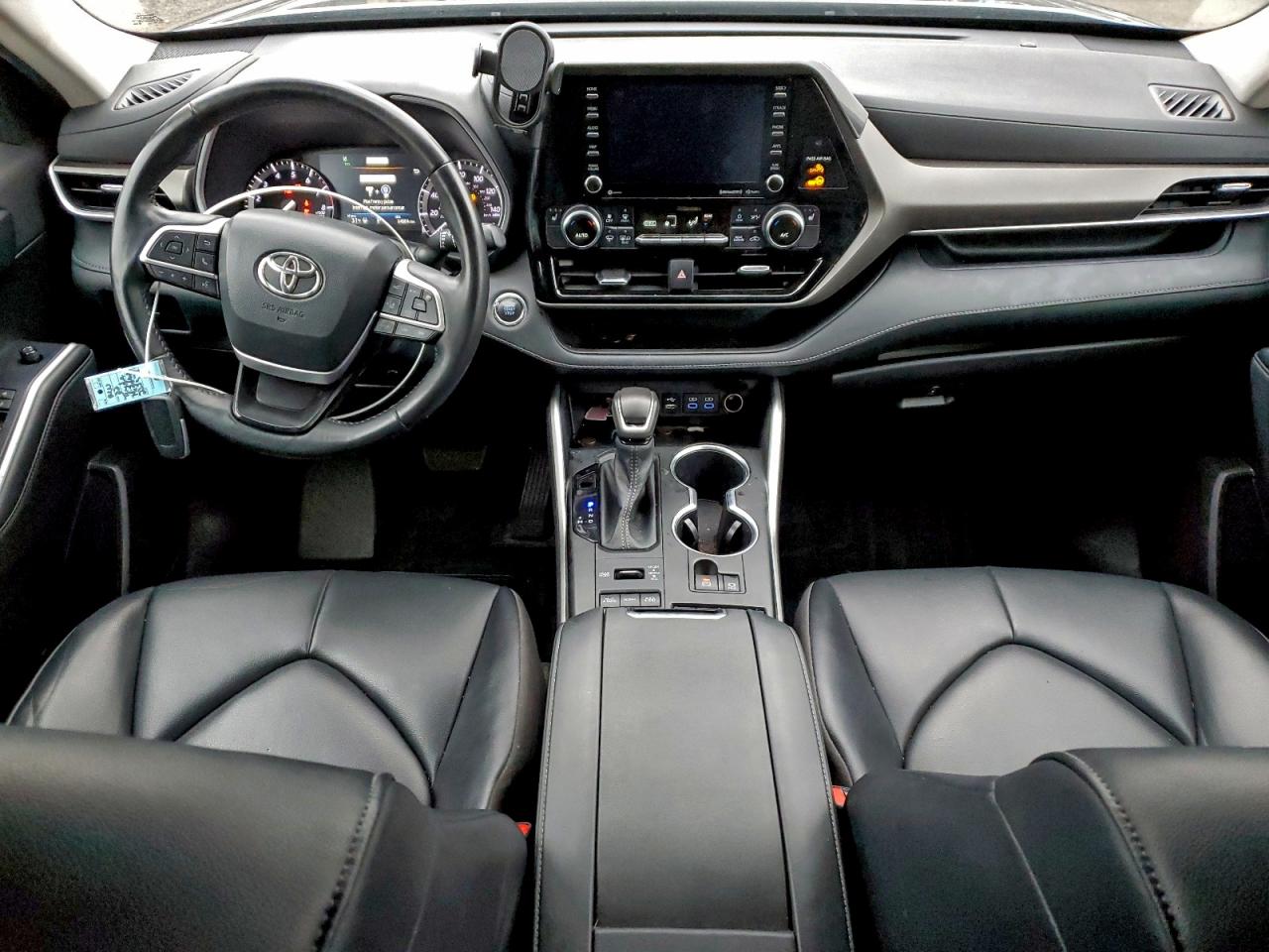 2022 TOYOTA HIGHLANDER XLE photo 8