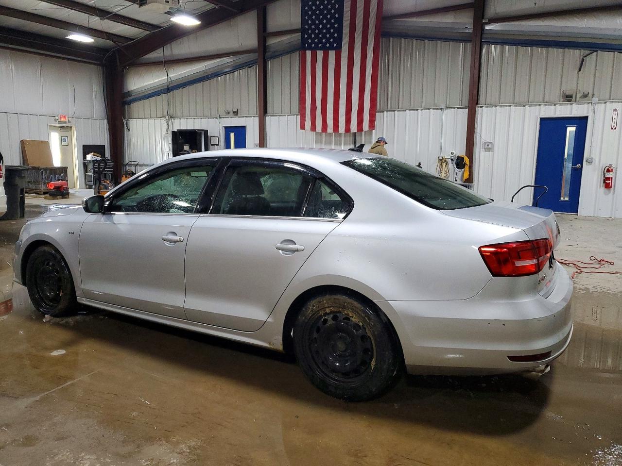 2015 VOLKSWAGEN JETTA TDI photo 2