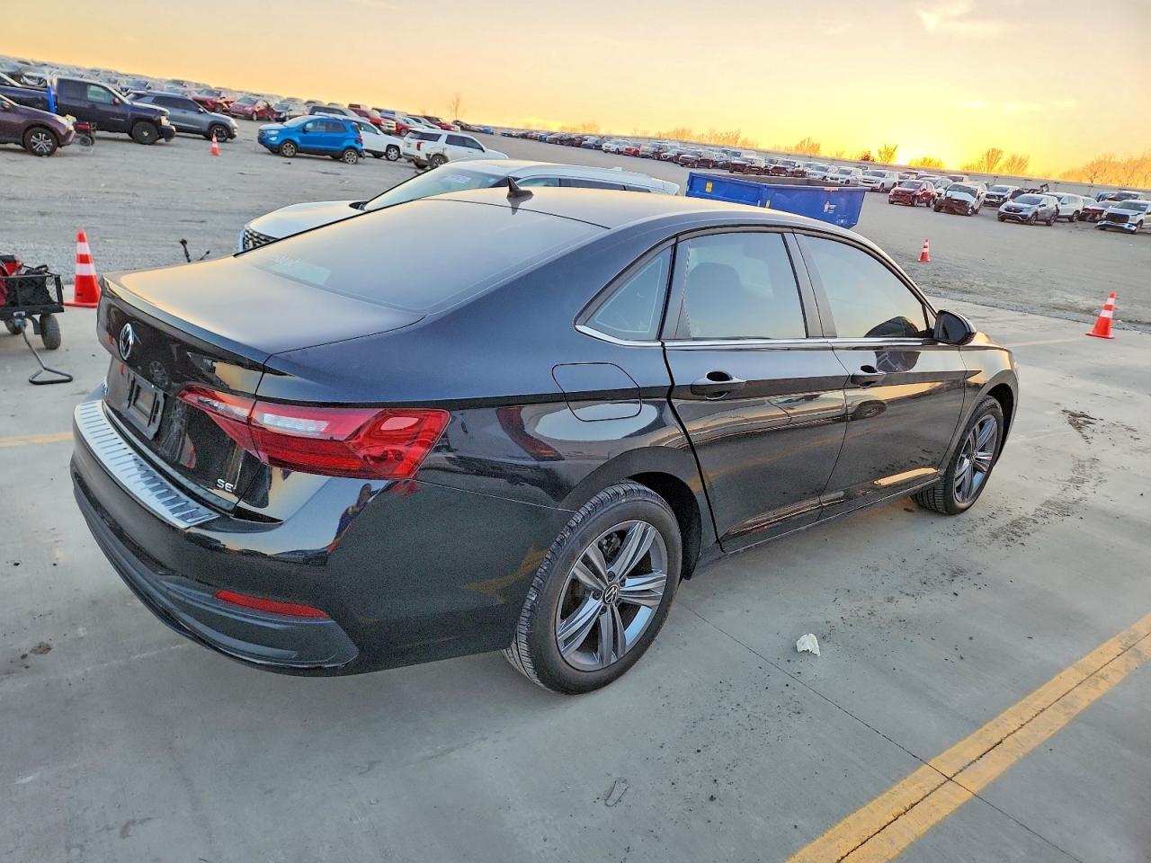 2023 VOLKSWAGEN JETTA SE photo 3