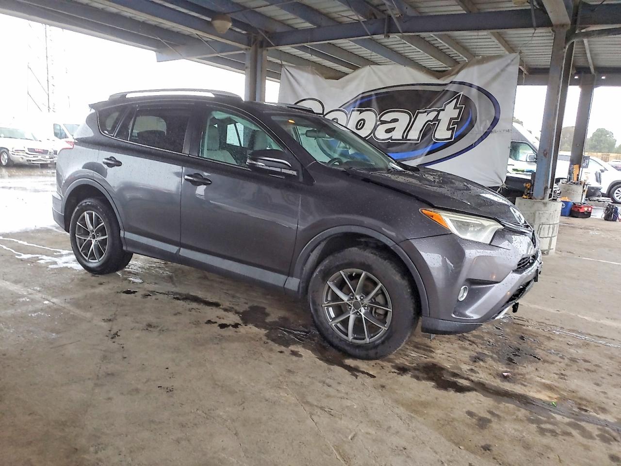 2016 TOYOTA RAV4 XLE photo 4