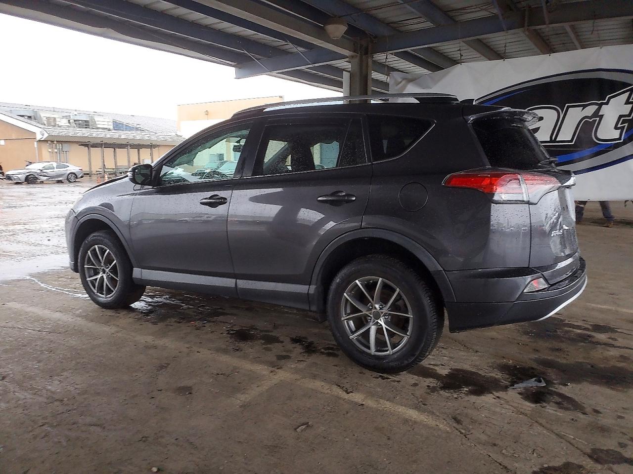 2016 TOYOTA RAV4 XLE photo 2