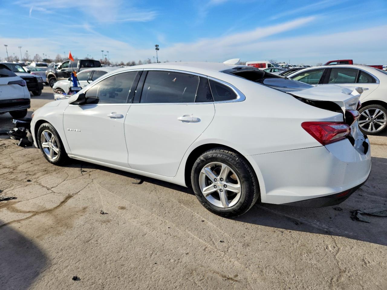 2022 CHEVROLET MALIBU LT photo 4
