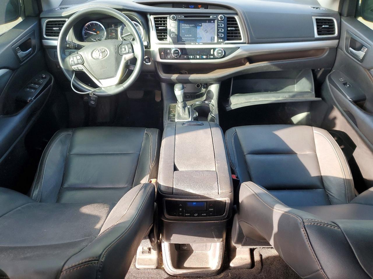 2016 TOYOTA HIGHLANDER XLE photo 8