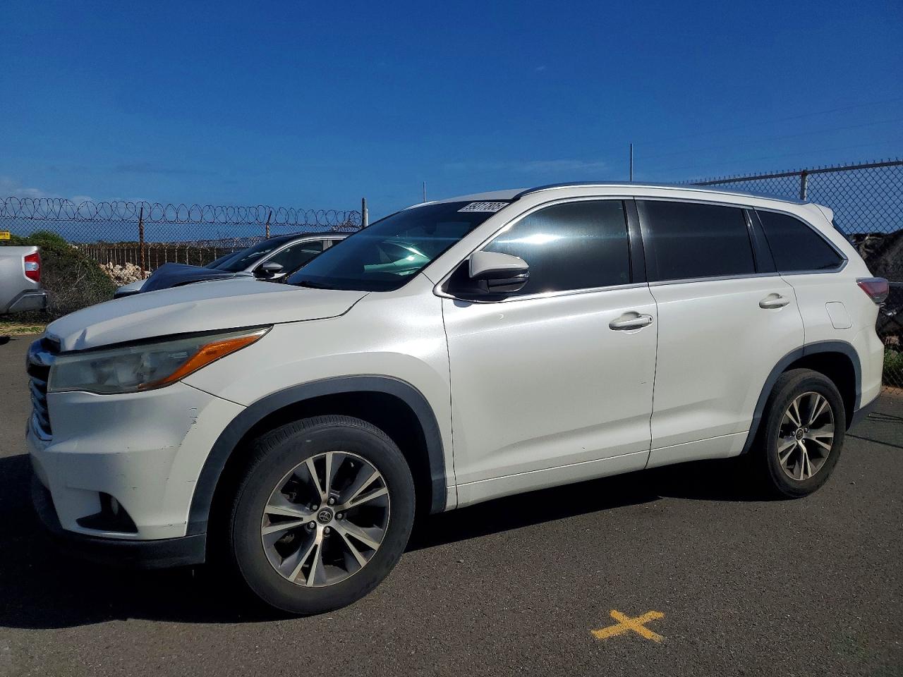 2016 TOYOTA HIGHLANDER