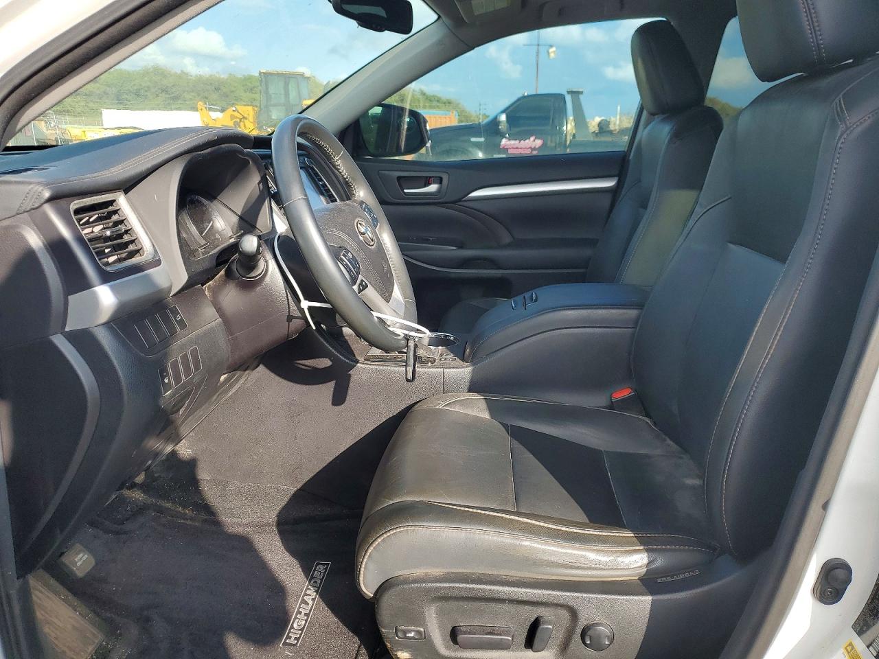 2016 TOYOTA HIGHLANDER XLE photo 7