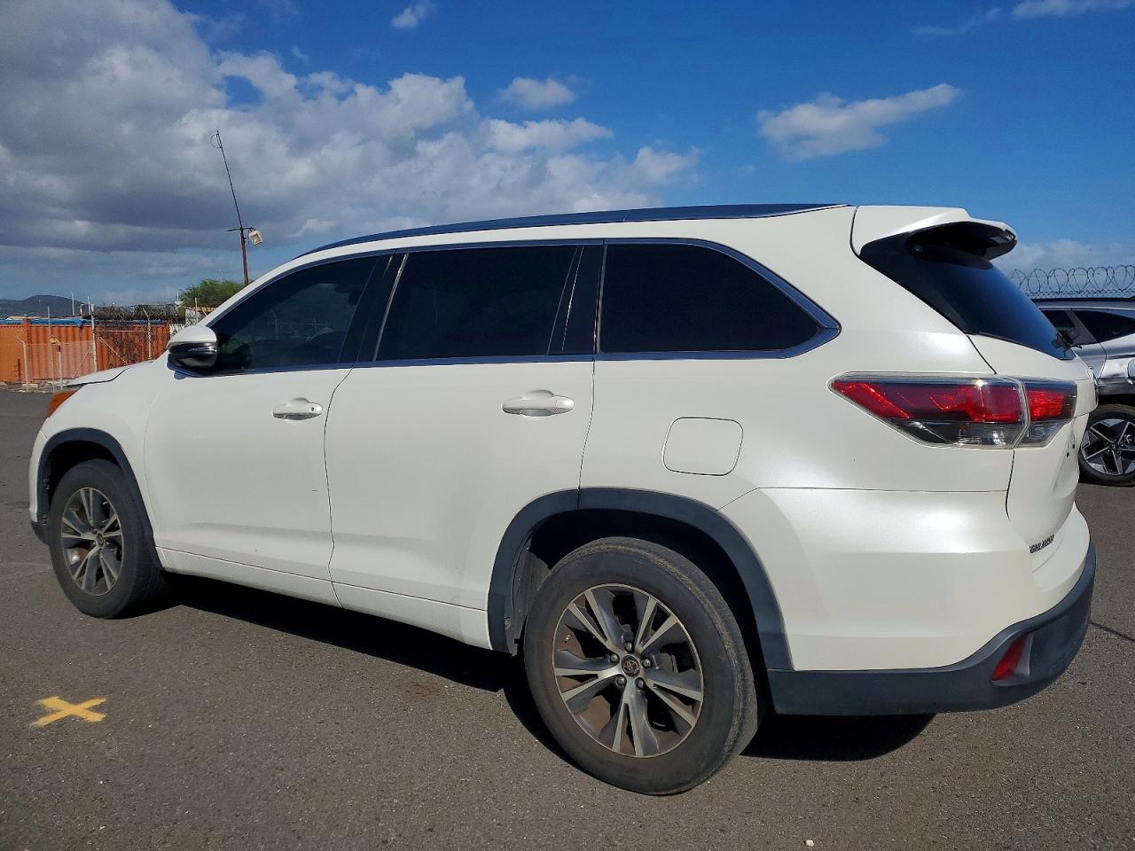 2016 TOYOTA HIGHLANDER XLE photo 2