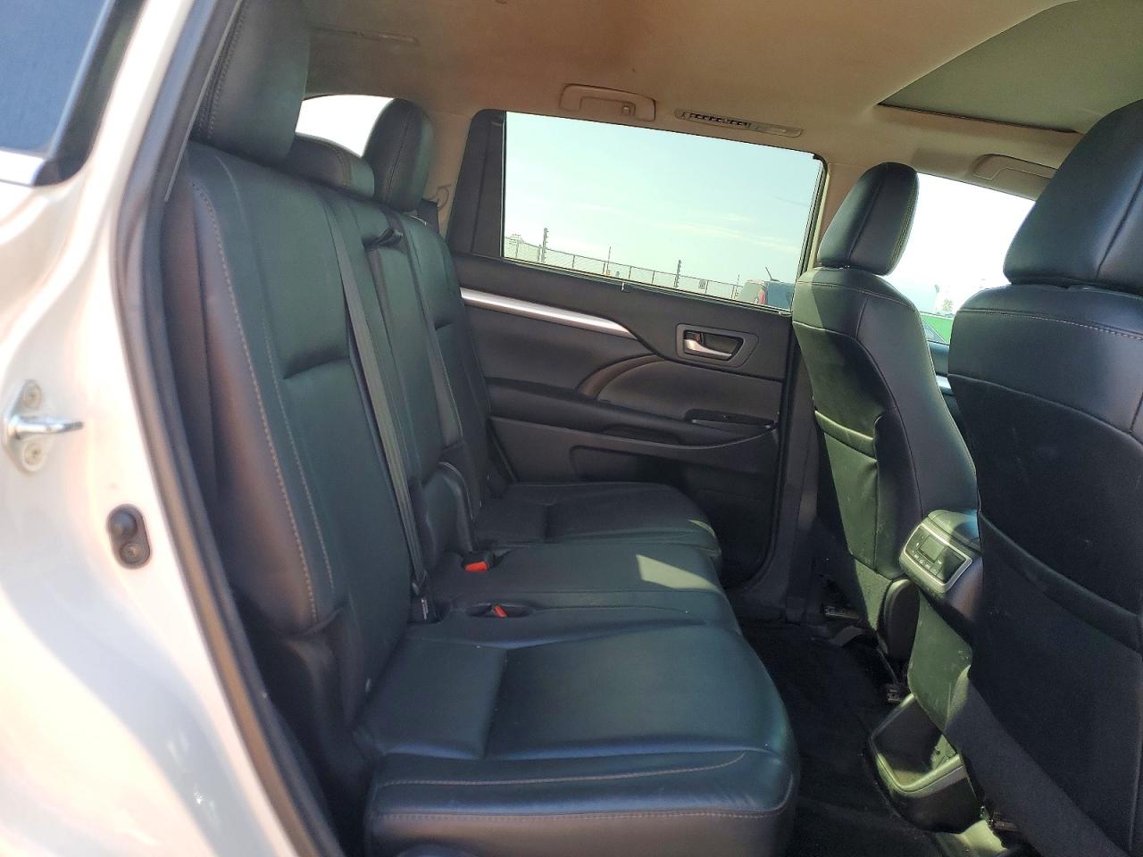2016 TOYOTA HIGHLANDER XLE photo 11