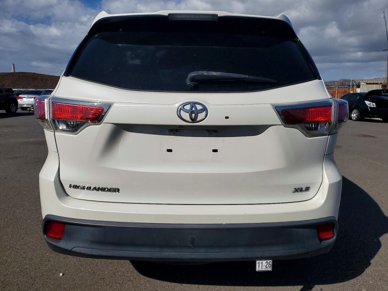 2016 TOYOTA HIGHLANDER XLE photo 6