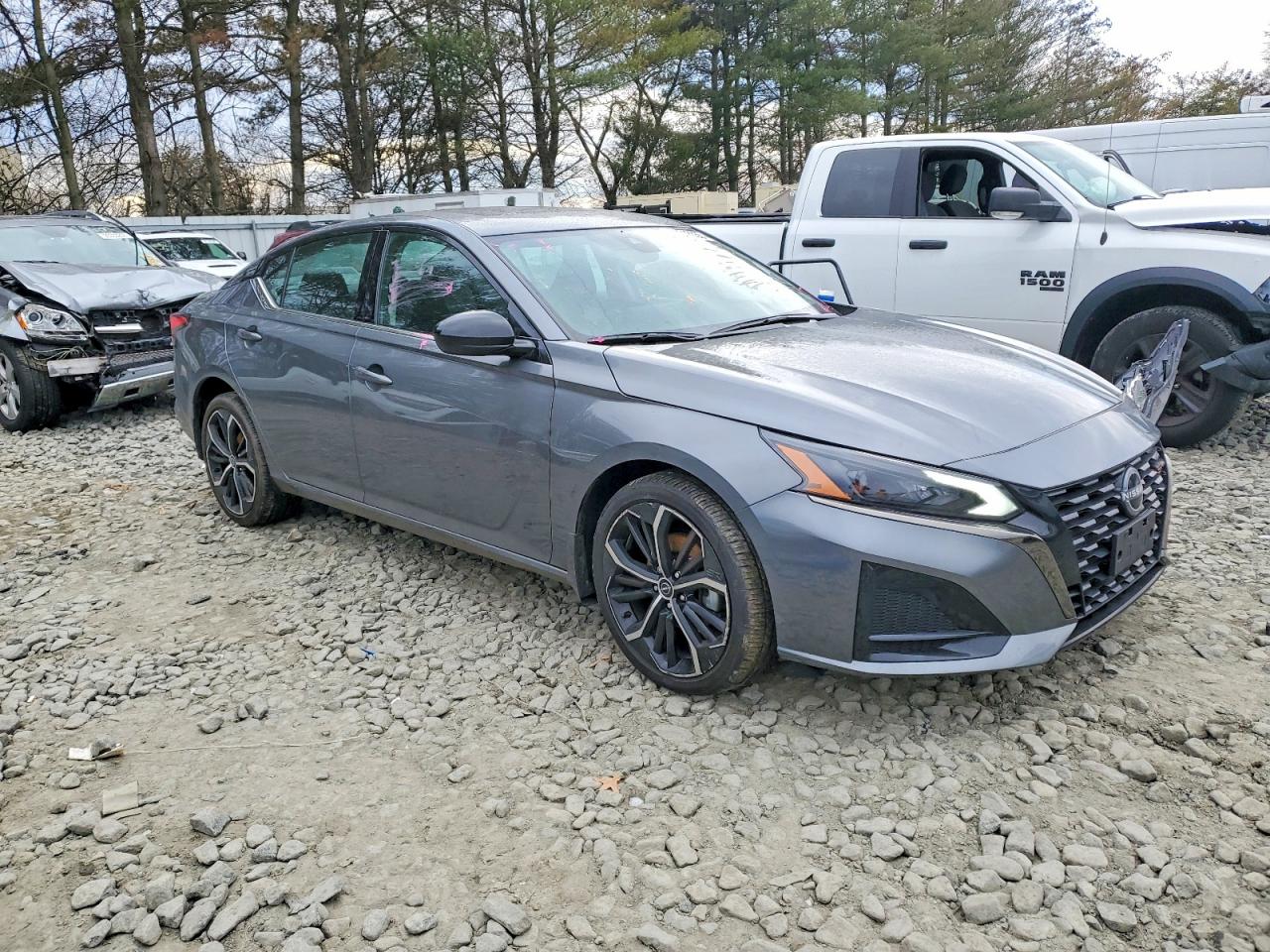 2025 NISSAN ALTIMA SR photo 4