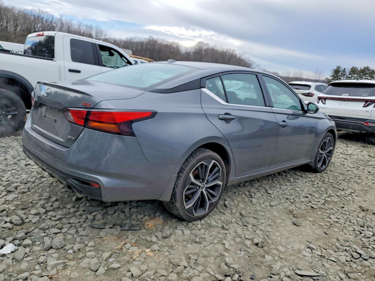 2025 NISSAN ALTIMA SR photo 3
