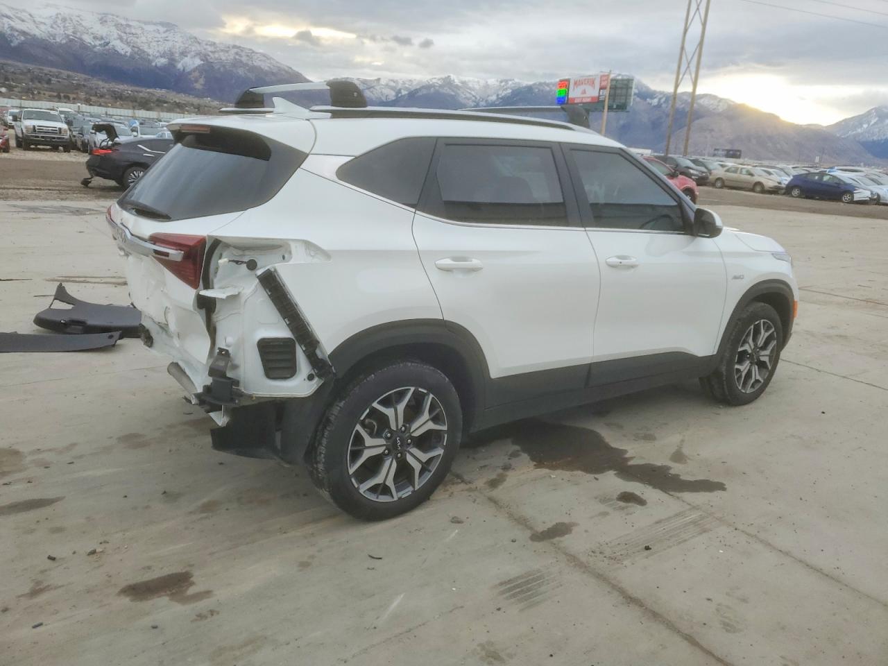 2023 KIA SELTOS EX photo 3