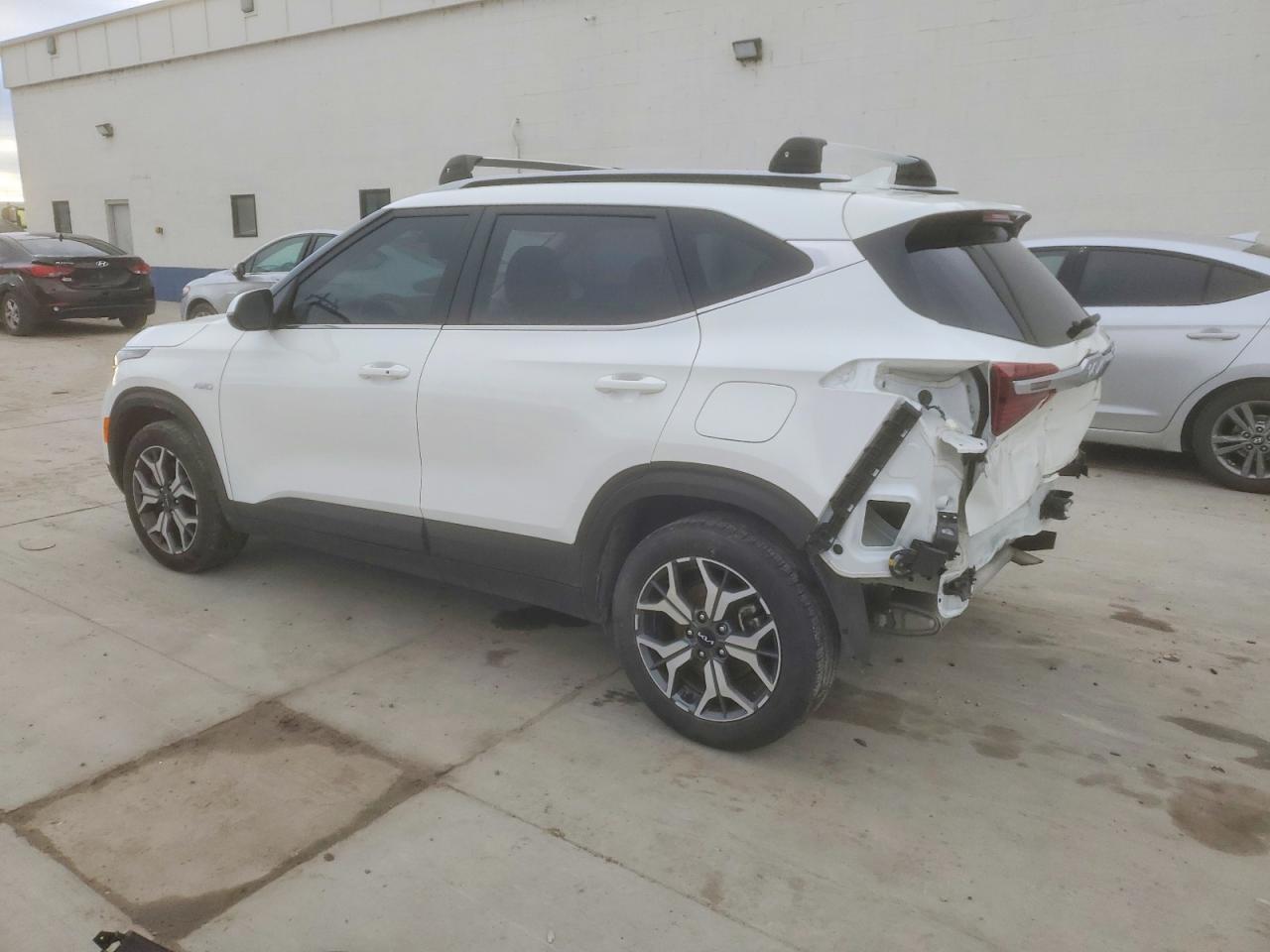2023 KIA SELTOS EX photo 2