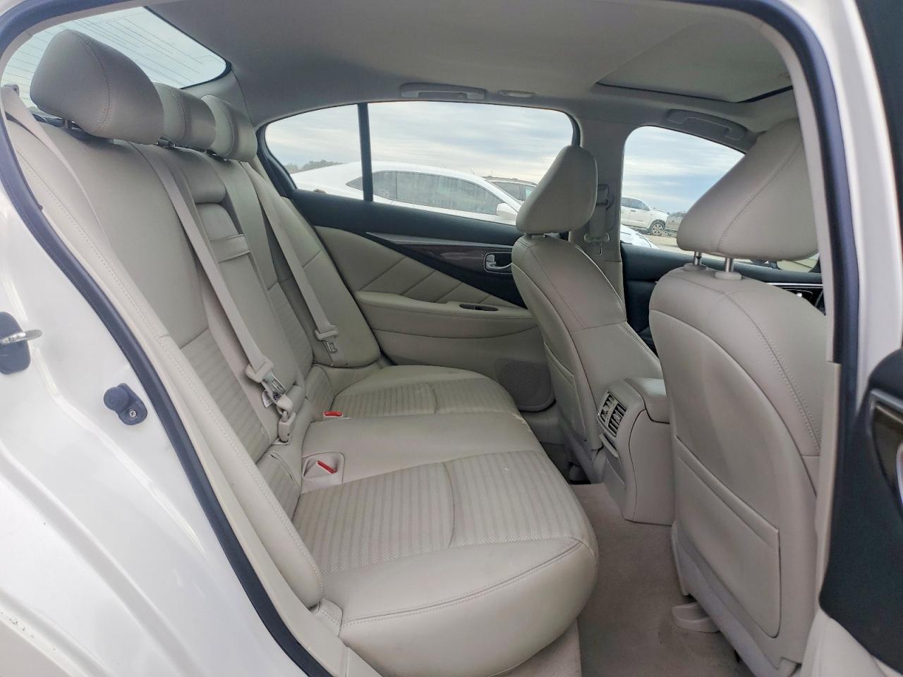 2015 INFINITI Q50 BASE photo 10