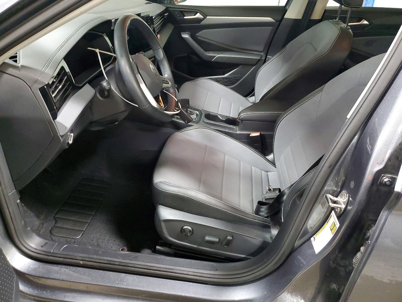 2025 VOLKSWAGEN JETTA SE photo 13