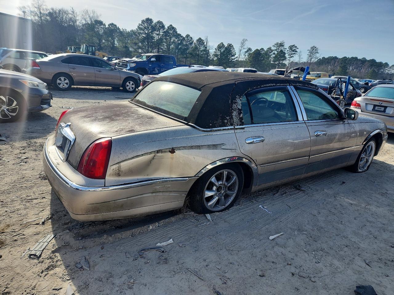 1998 LINCOLN TOWN CAR SIGNATURE photo 3